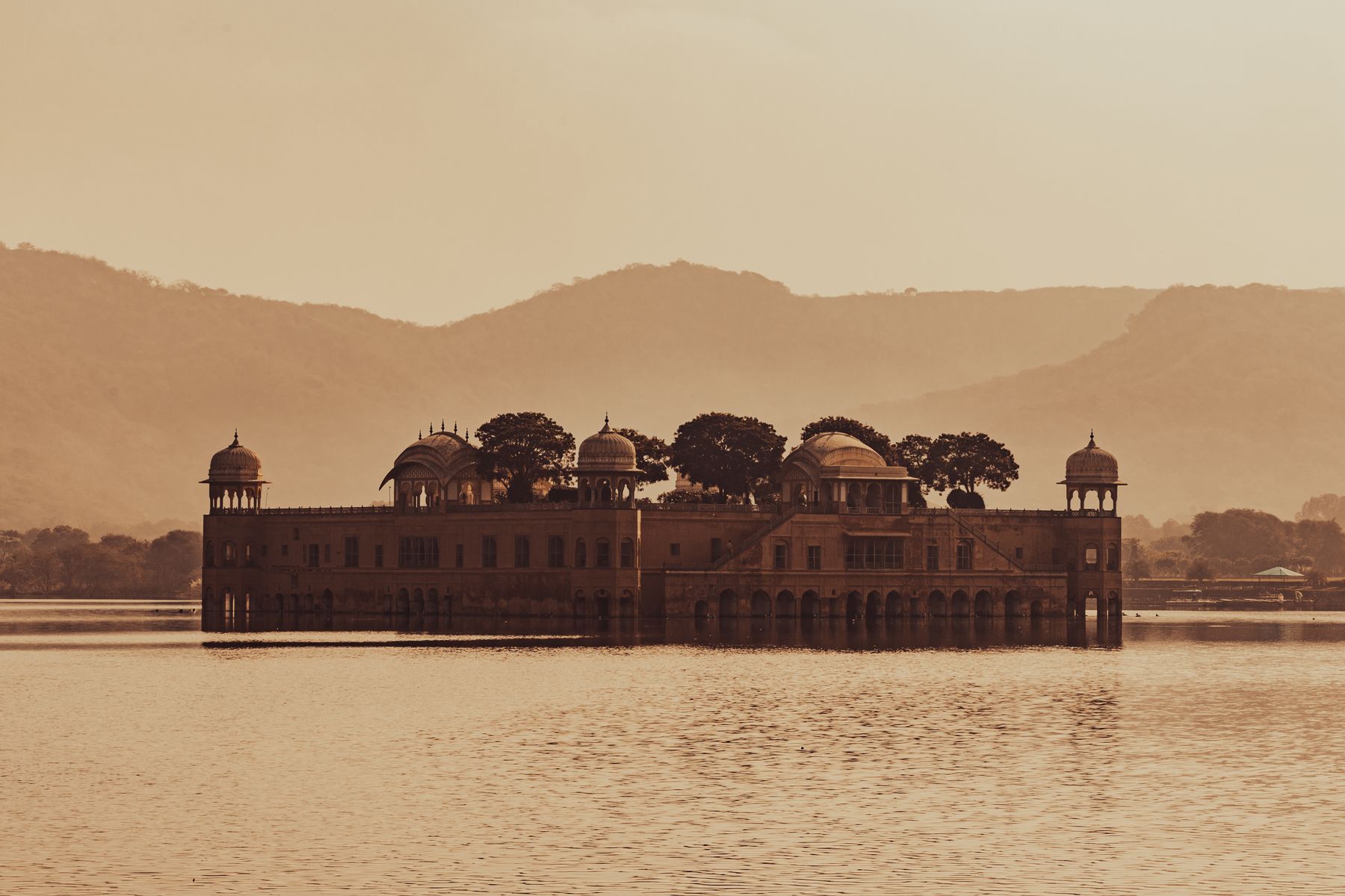 Jal Mahal, Man Sagar Lake